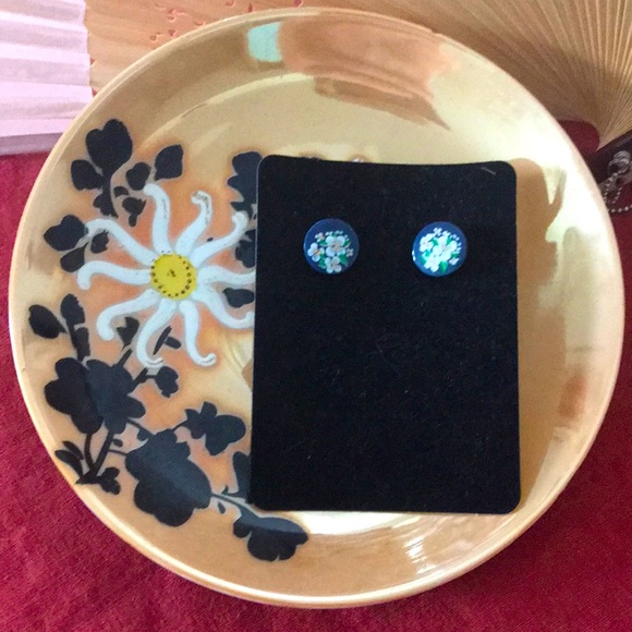 Handmade Upcycled Button Flower Earrings Blue White Daisies - Picture 1 of 3